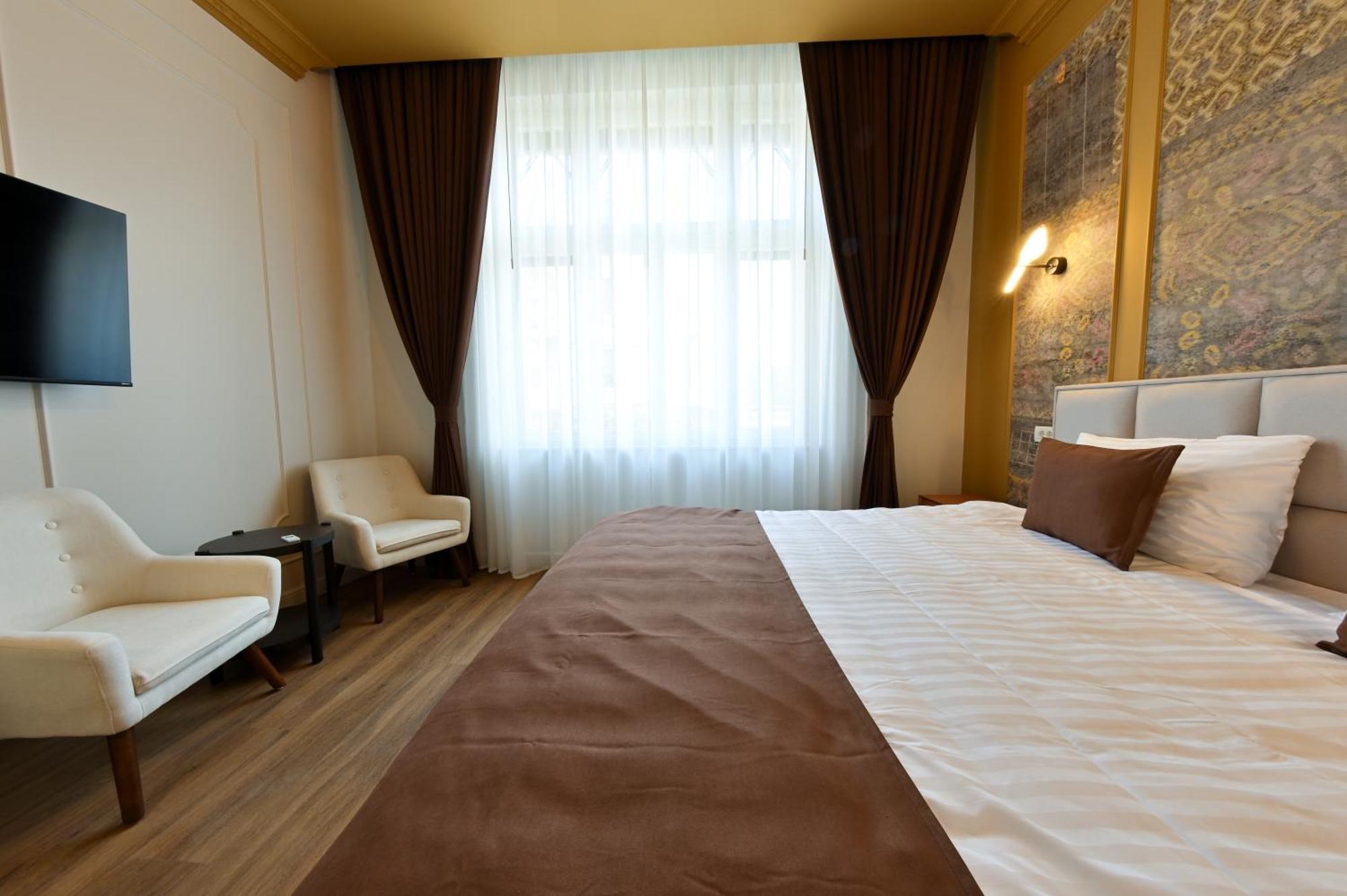 Leda Residence Oradea Extérieur photo
