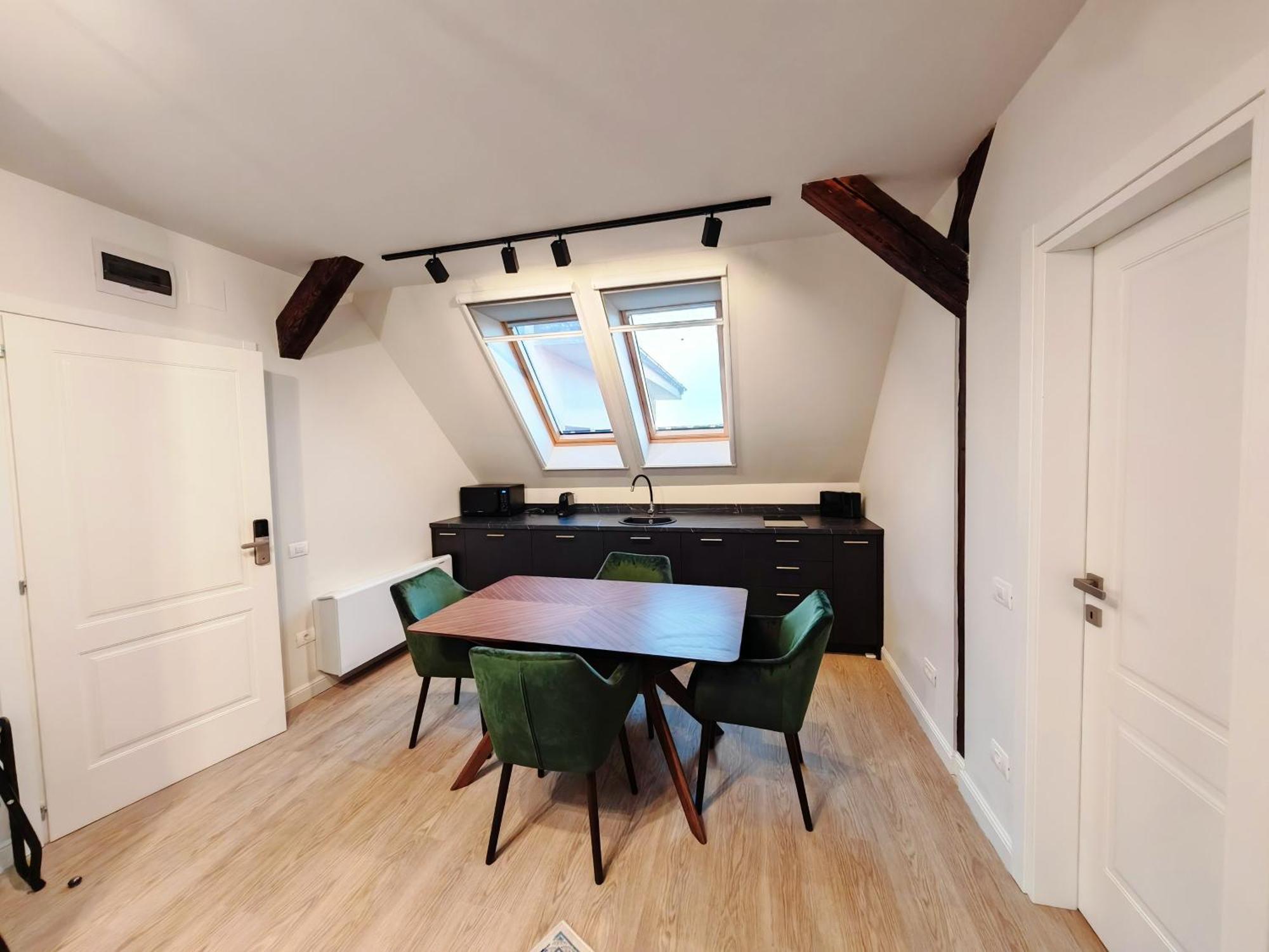 Leda Residence Oradea Extérieur photo