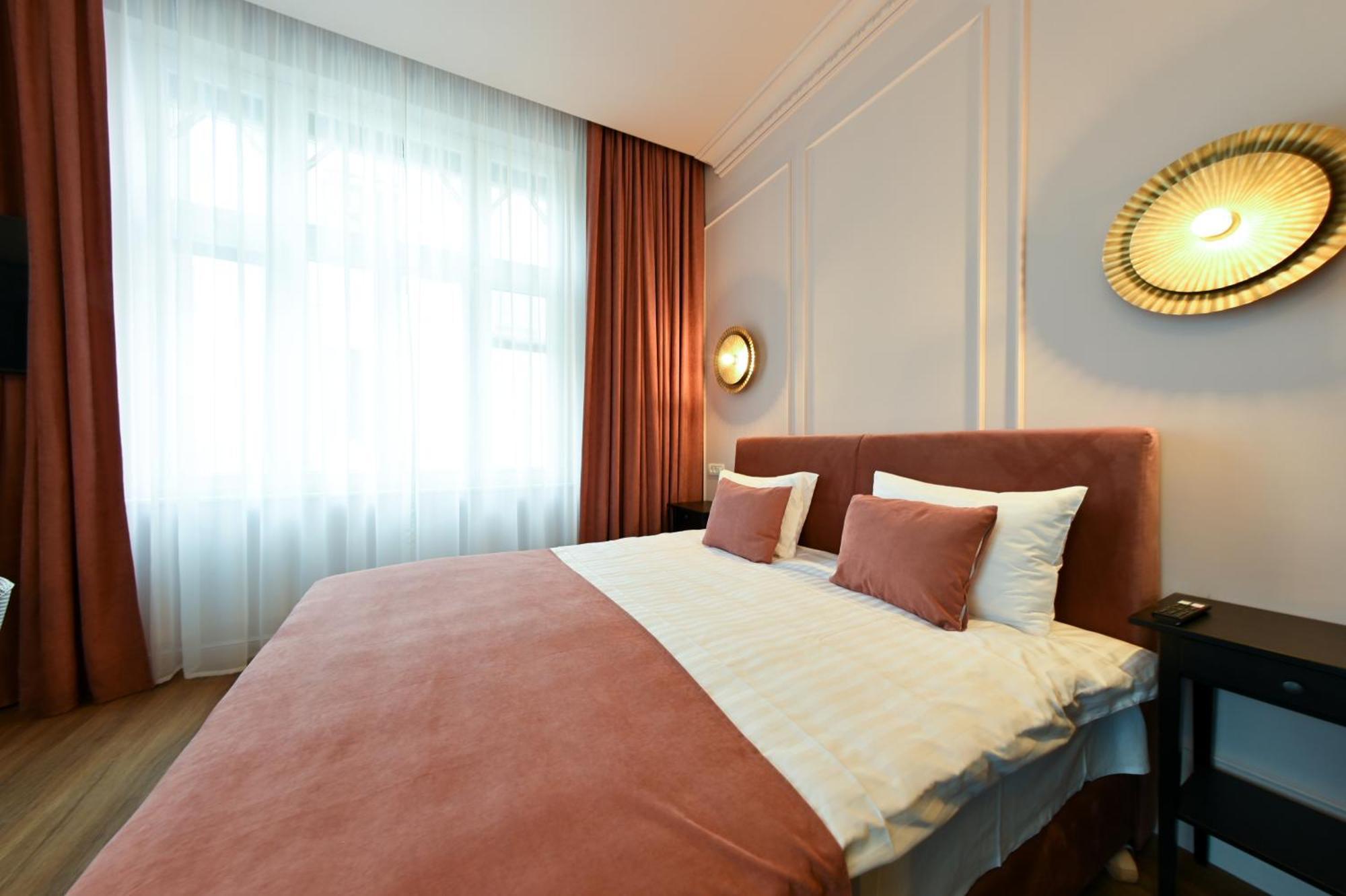 Leda Residence Oradea Extérieur photo
