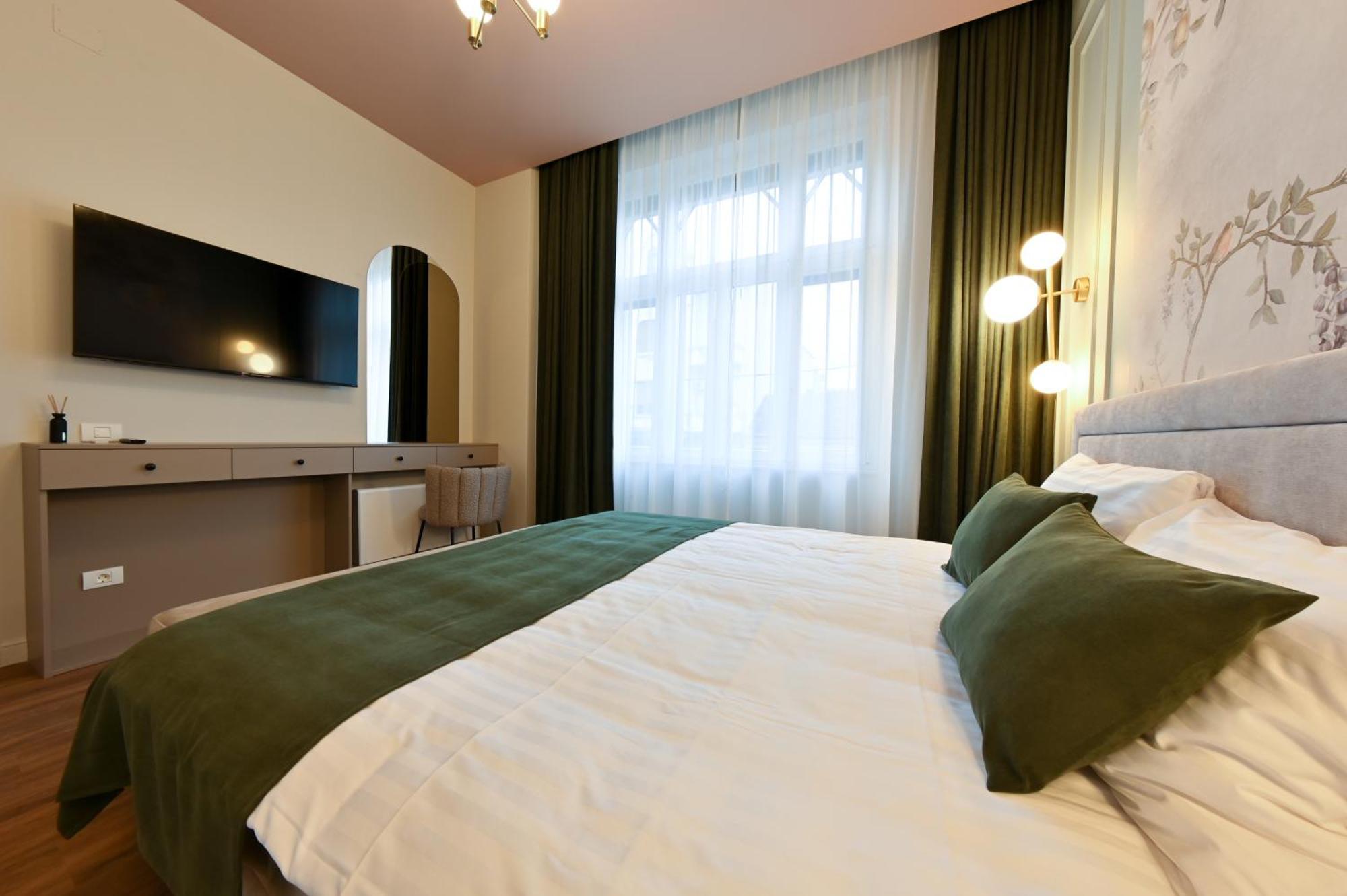 Leda Residence Oradea Extérieur photo